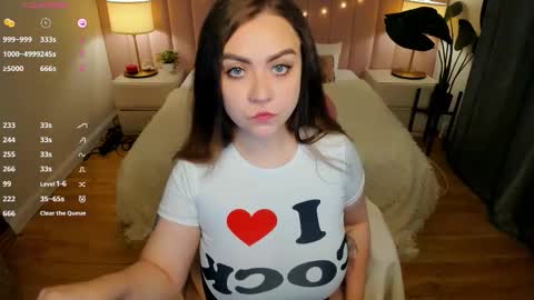 Snapshot of ashton_heidi chatting on 10/05/25, 10:51 Your girlfriend online show from 10/05/25, 10:51