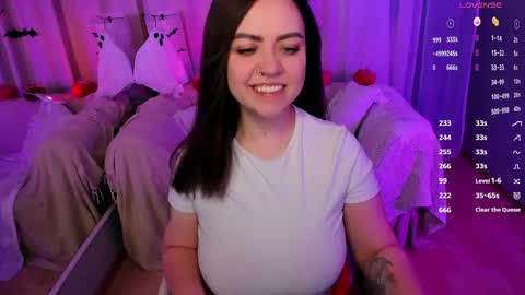 Snapshot of ashton_heidi chatting on 10/26/25, 12:05 Your girlfriend online show from 10/26/25, 12:05