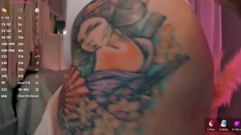 Snapshot of ashton_heidi chatting on 11/10/25, 10:09 Your girlfriend online show from 11/10/25, 10:09