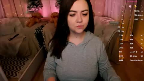 Snapshot of ashton_heidi chatting on 12/17/25, 12:16 Your girlfriend online show from 12/17/25, 12:16