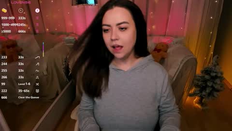 Snapshot of ashton_heidi chatting on 12/21/25, 12:18 Your girlfriend online show from 12/21/25, 12:18