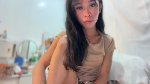 Snapshot of asian_aki chatting on 06/21/26, 02:41 Marj online show from 06/21/26, 02:41