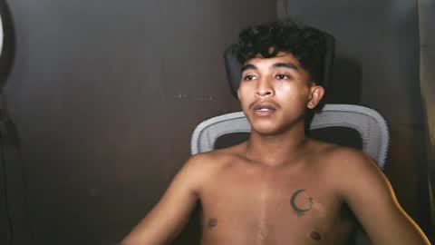 Snapshot of asian_hunk_moreno chatting on 06/17/26, 04:30 Yuri online show from 06/17/26, 04:30