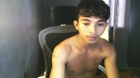 Snapshot of asian_hunk_moreno chatting on 07/06/26, 06:21 Yuri online show from 07/06/26, 06:21