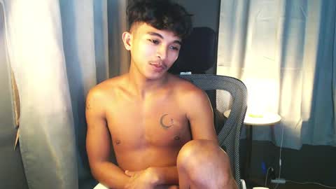 Snapshot of asian_hunk_moreno chatting on 07/20/26, 04:09 Yuri online show from 07/20/26, 04:09