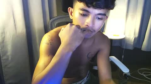 Snapshot of asian_hunk_moreno chatting on 07/21/26, 06:21 Yuri online show from 07/21/26, 06:21