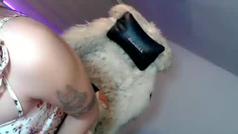 Snapshot of asian_loloera chatting on 01/12/25, 03:25 Rhea online show from 01/12/25, 03:25