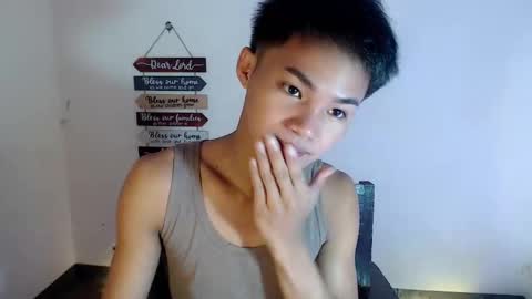 Snapshot of asian_lover05 chatting on 03/31/26, 01:44 asian_lover05 online show from 03/31/26, 01:44