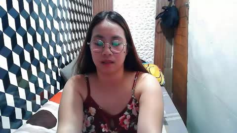 Snapshot of asian_sexydimples chatting on 04/24/26, 03:47 Trixie online show from 04/24/26, 03:47