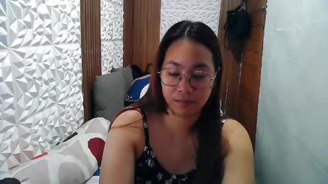 Snapshot of asian_sexydimples chatting on 05/11/26, 04:04 Trixie online show from 05/11/26, 04:04