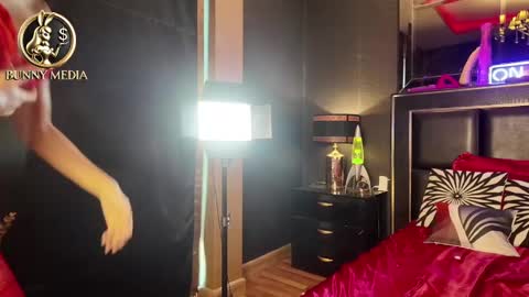 BUNNY WILDER online show from 02/09/25, 08:44