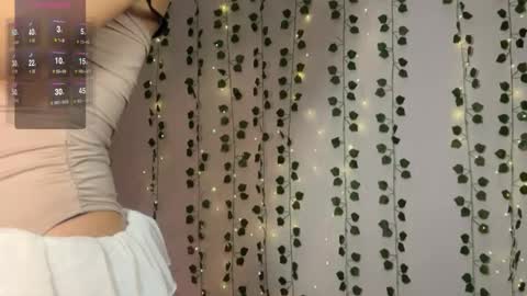 Snapshot of asian_vi chatting on 10/18/25, 03:57 My name Vi online show from 10/18/25, 03:57