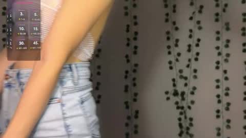 Snapshot of asian_vi chatting on 11/10/25, 08:24 My name Vi online show from 11/10/25, 08:24