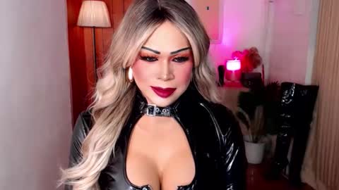 nicole online show from 10/01/25, 08:42