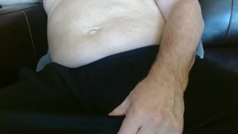 Snapshot of asiancouple32 chatting on 12/20/24, 06:35 Jay online show from 12/20/24, 06:35