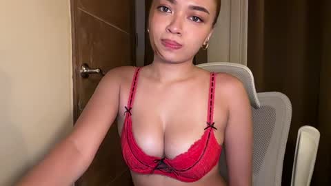 Snapshot of asianelara15 chatting on 08/01/26, 06:51 asianelara15 online show from 08/01/26, 06:51