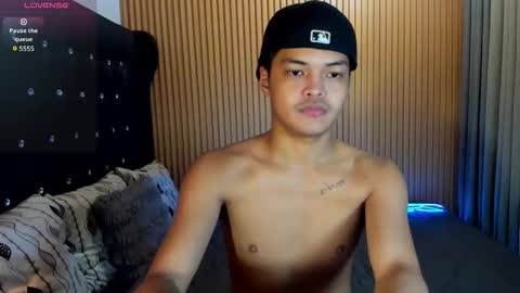 Snapshot of asianhugescott chatting on 12/01/25, 03:50 VICTORIA SCOTT online show from 12/01/25, 03:50