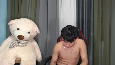 Snapshot of asianhunk_zam chatting on 12/13/24, 10:41 Zam online show from 12/13/24, 10:41