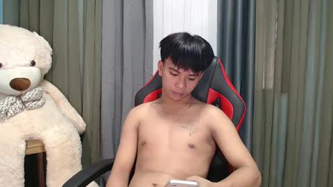 Snapshot of asianhunk_zam chatting on 01/07/25, 12:13 Zam online show from 01/07/25, 12:13