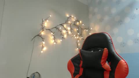 Snapshot of asianindulgent chatting on 01/11/26, 01:27 AMARA online show from 01/11/26, 01:27