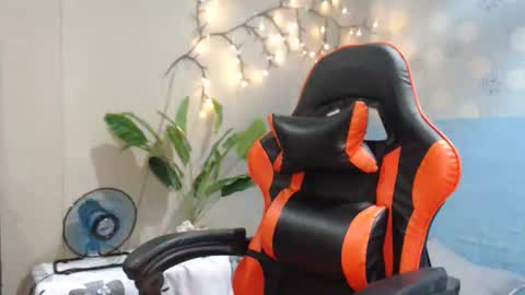 Snapshot of asianindulgent chatting on 01/16/26, 01:04 AMARA online show from 01/16/26, 01:04