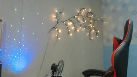 Snapshot of asianindulgent chatting on 03/05/26, 05:31 AMARA online show from 03/05/26, 05:31