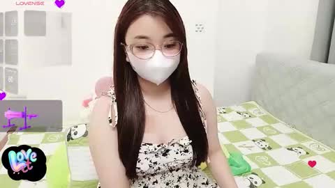 Snapshot of asianniky chatting on 09/15/25, 12:43 asianniky online show from 09/15/25, 12:43