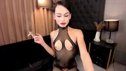 Snapshot of asianpetitehugecock chatting on 10/13/25, 01:27 AGATHA online show from 10/13/25, 01:27