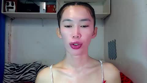 Snapshot of asianqt19 chatting on 11/11/25, 10:54 J A D E online show from 11/11/25, 10:54