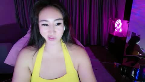 Snapshot of asianqueen777ohmi chatting on 02/18/26, 12:01 Rose Mingna online show from 02/18/26, 12:01