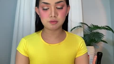 Snapshot of asiansweet_lily chatting on 07/23/26, 11:52 Lily online show from 07/23/26, 11:52