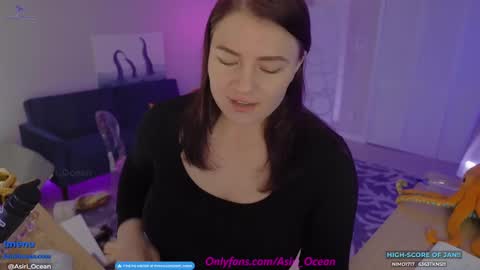 Asiri   pronounced Ah-siri Please no nicknames   3 online show from 01/27/25, 04:41