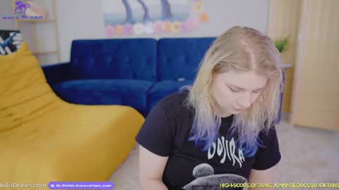 Asiri   pronounced Ah-siri Please no nicknames   3 online show from 06/11/26, 01:20