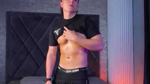 Snapshot of aslanfox_ chatting on 12/19/25, 08:49 Aslan online show from 12/19/25, 08:49