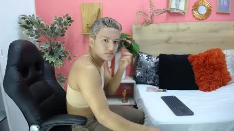 Snapshot of aslyhernandez chatting on 04/06/26, 10:05 ASLY online show from 04/06/26, 10:05