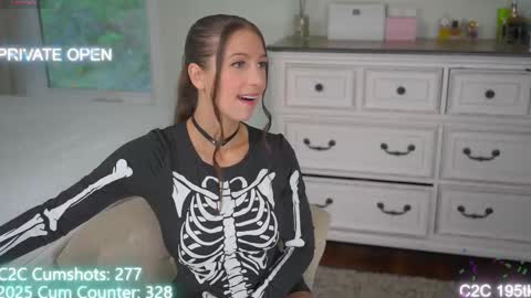 Snapshot of aspenwild chatting on 10/14/25, 03:35 Aspen Wild online show from 10/14/25, 03:35