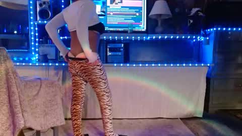 Snapshot of ass_so_sweet chatting on 03/23/26, 05:11 SIR WILLIAM online show from 03/23/26, 05:11