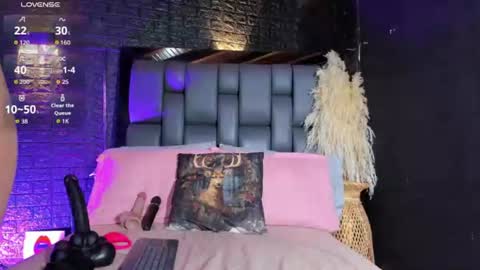 Nahomi  online show from 06/19/26, 10:30