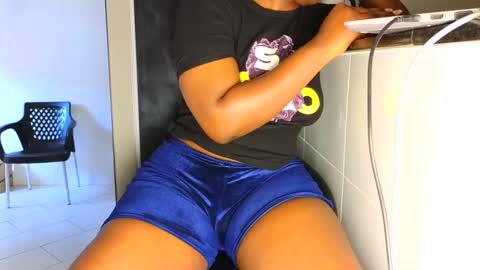 Snapshot of assiology11 chatting on 02/07/25, 07:29 Assiology online show from 02/07/25, 07:29