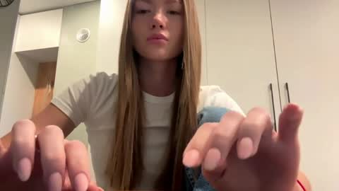 Snapshot of assuntachaples chatting on 04/04/26, 06:33 DiLuna online show from 04/04/26, 06:33