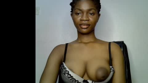 Snapshot of assy_ebony chatting on 05/02/26, 01:10 Lily online show from 05/02/26, 01:10
