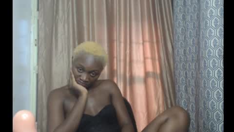 Snapshot of assy_girl25 chatting on 05/21/26, 07:04 Assy girl25 online show from 05/21/26, 07:04