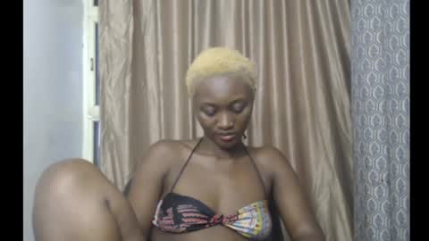 Snapshot of assy_girl25 chatting on 05/29/26, 07:06 Assy girl25 online show from 05/29/26, 07:06