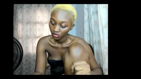 Snapshot of assy_girl25 chatting on 06/03/26, 02:33 Assy girl25 online show from 06/03/26, 02:33