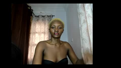 Snapshot of assy_girl25 chatting on 06/05/26, 10:21 Assy girl25 online show from 06/05/26, 10:21