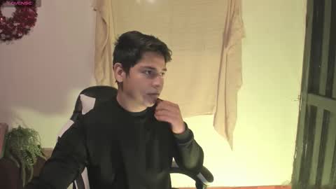 Snapshot of asta_kuro chatting on 12/15/25, 01:10 Asta Kuno online show from 12/15/25, 01:10