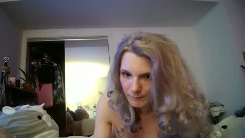 Snapshot of astorialove chatting on 12/19/24, 03:40 AstoriaLove online show from 12/19/24, 03:40