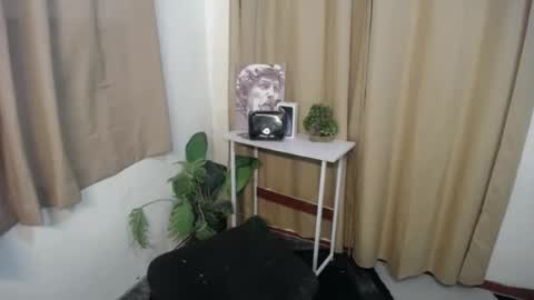 Snapshot of astraea_xxx chatting on 01/24/25, 11:23 Anna online show from 01/24/25, 11:23