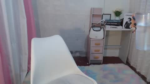 Snapshot of astraea_xxx chatting on 01/28/25, 05:56 Anna online show from 01/28/25, 05:56