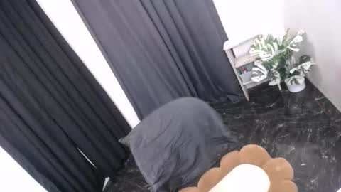 Snapshot of astraea_xxx chatting on 03/08/26, 02:04 Anna online show from 03/08/26, 02:04